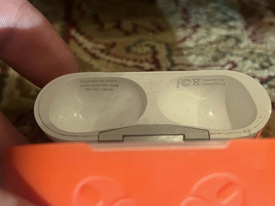 Оригинальный кейс айрподс про