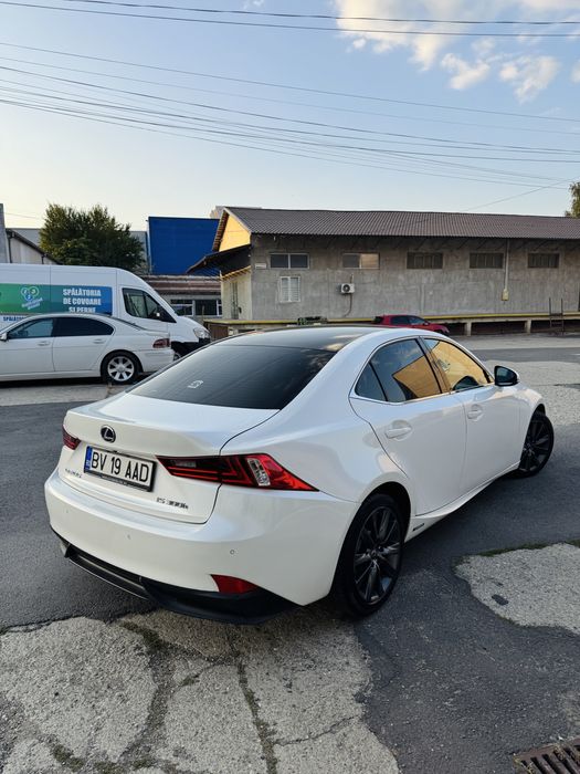 Vand Lexus is300h, hibrid, istoric complet in reprezentanta Toyota