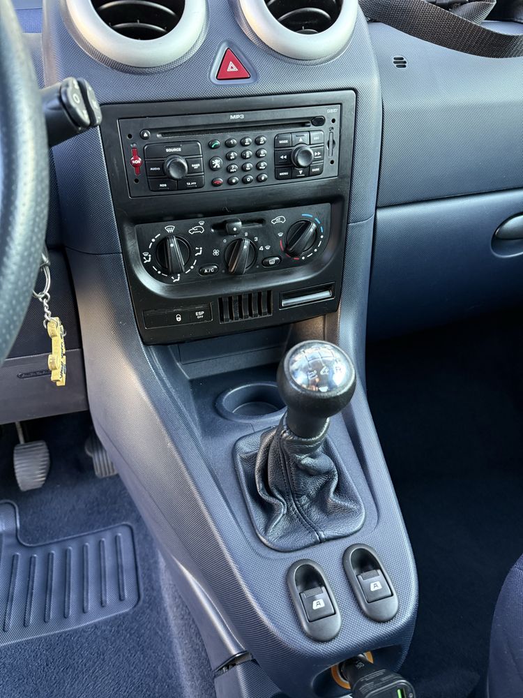 Peugeot 1007 1.4i бензин