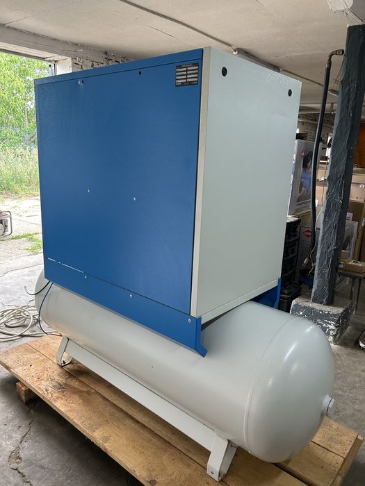 Compresor cu surub 15 kw uscator de aer rezervor 500 l
