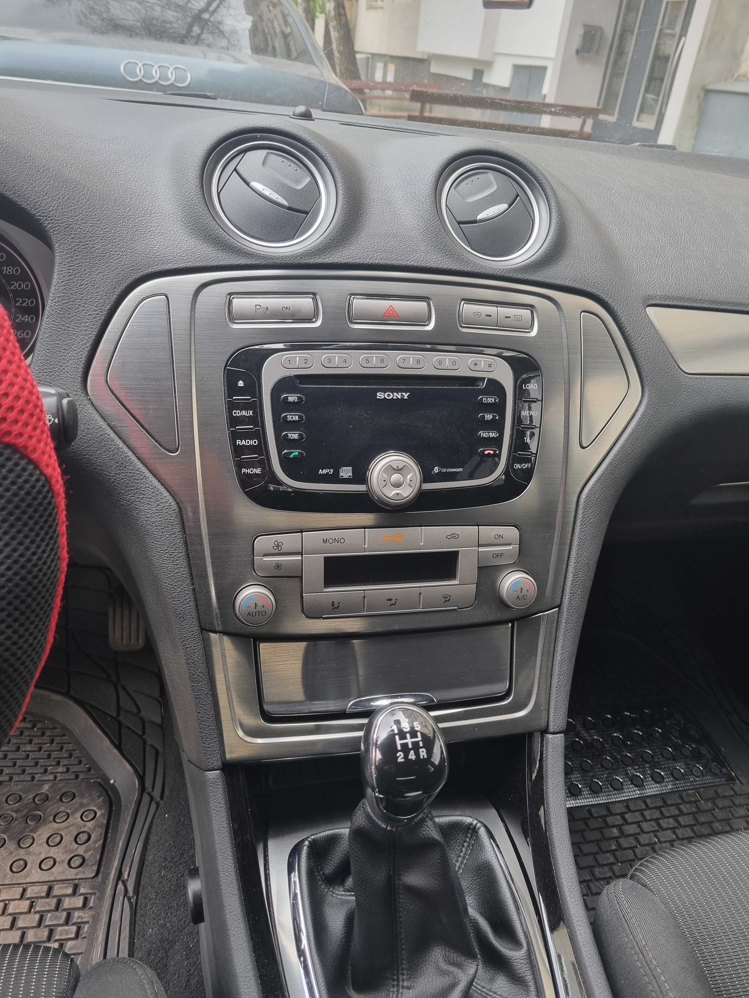 Продавам Ford Mondeo 2010 година.