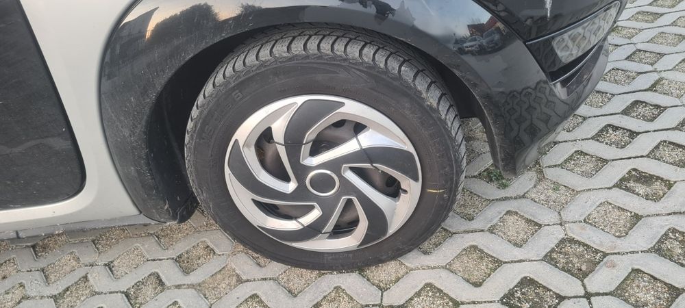 Jante tablă cu anvelope iarnă+ capace