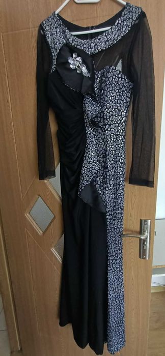 Vand rochie deosebită