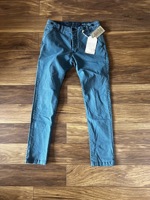 Дънки чисто нови