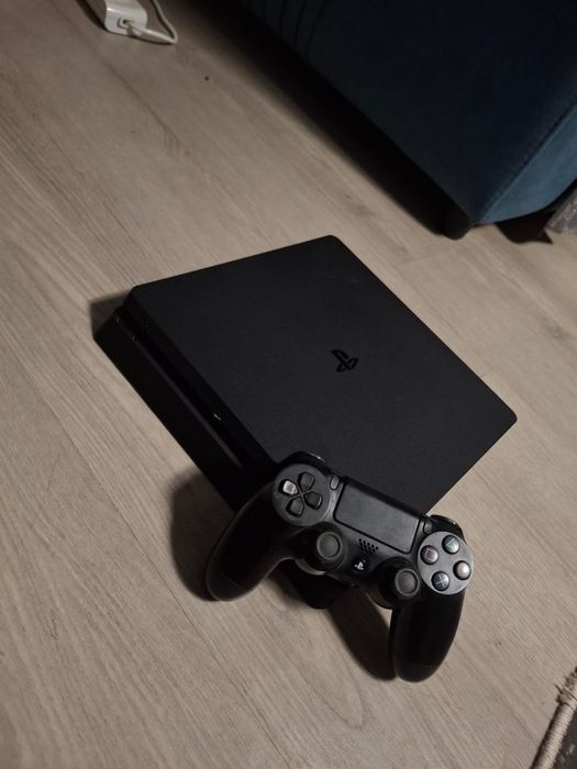 Playstation 4 в хорошем состояний