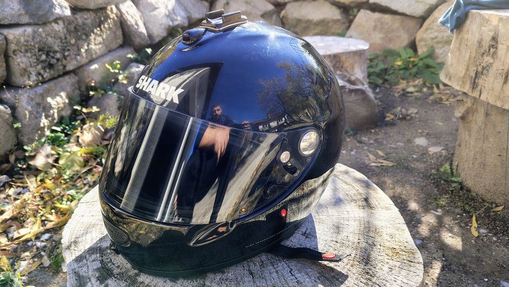 Продавам каска Shark