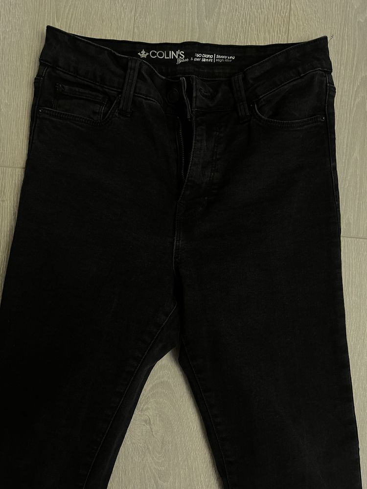 Черные/белые джинсы