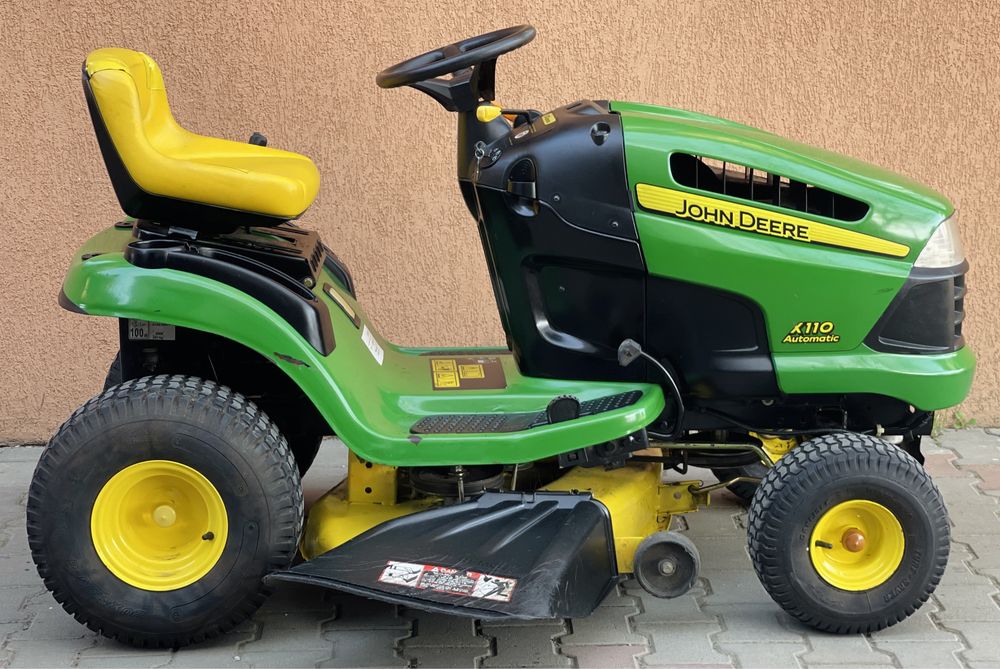 Tractoraș tuns iarba/gazon John Deere X 110 R 18.5 cai Recent adus !