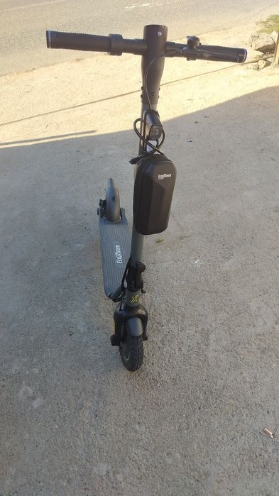 Vând trotinetă electrică