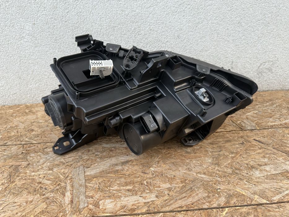 Far dreapta Mercedes GLA W156 Bi Xenon + LED Original Europa