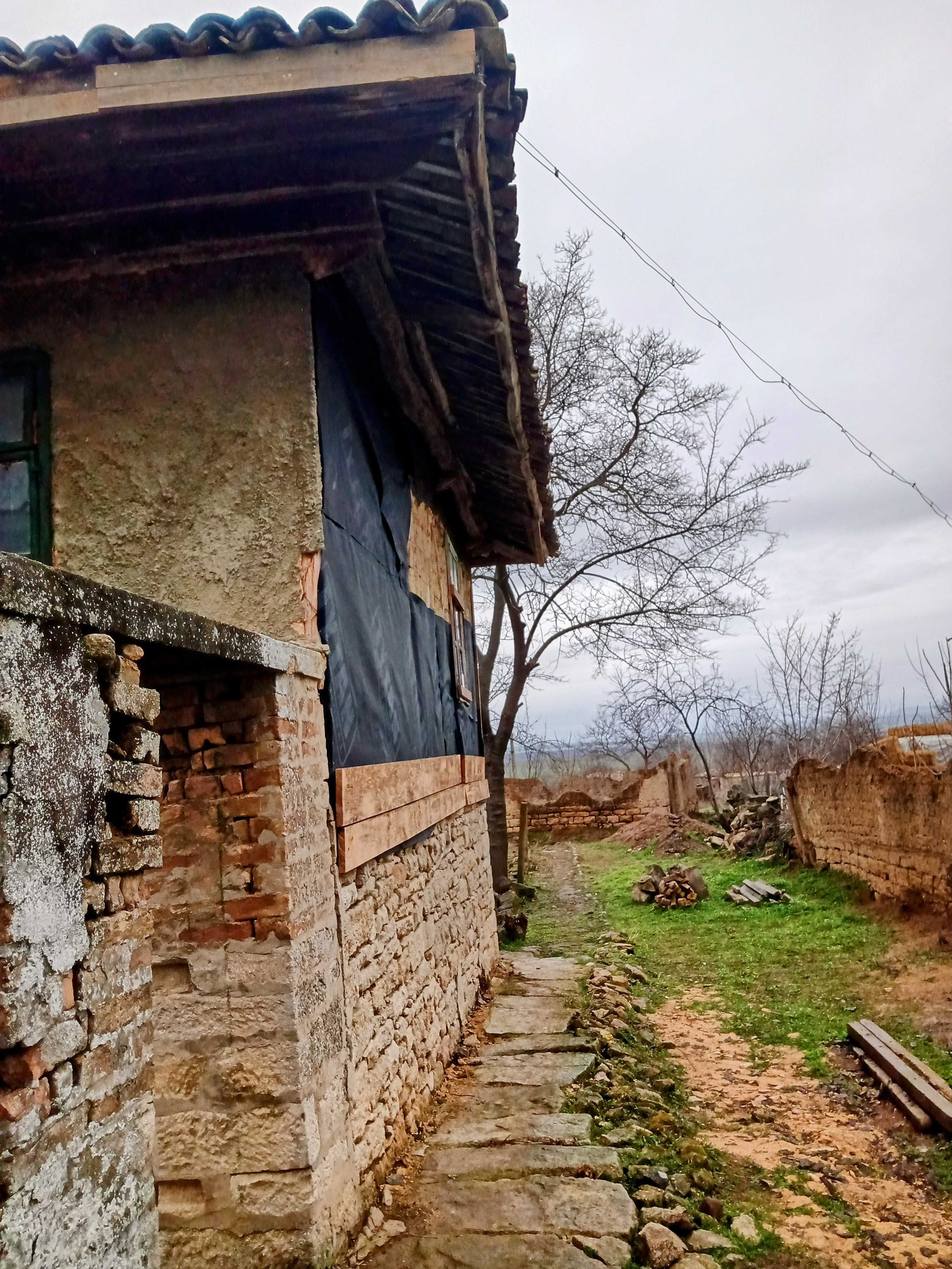 Продавам автентична къща с голям двор в кв.Калугерица