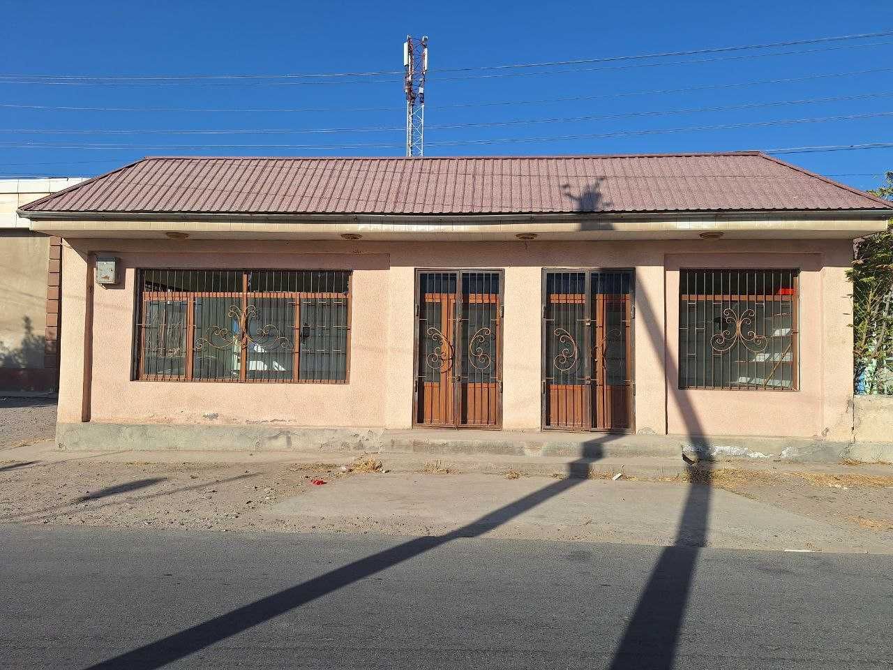 Sirdaryo tumanida savdo dokoni bolib tolash sharti bilan sotiladi