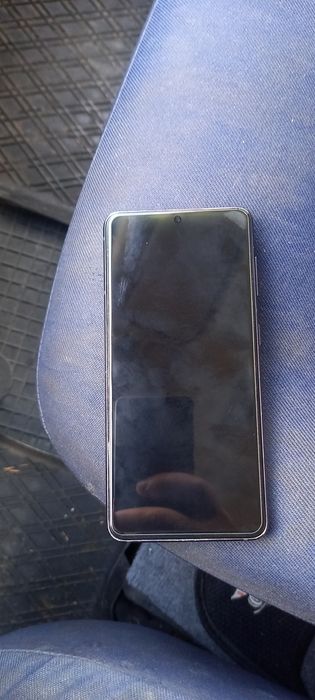 Samsung s21 много добро състояние