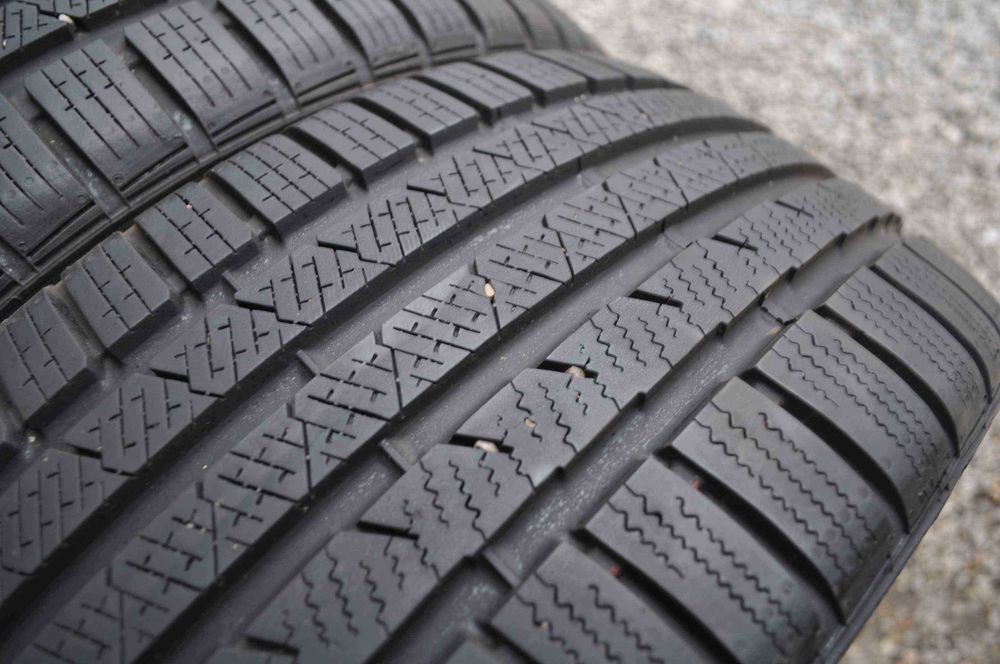 SET 2 Anvelope Iarna 235/35 R19 CONTINENTAL ContiWinterContact TS810S