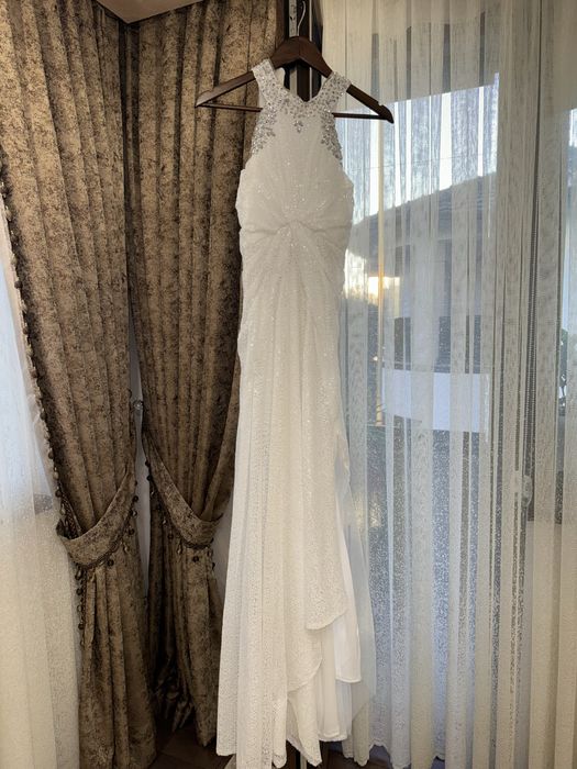 Бяла рокля чисто нова