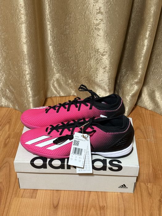 Adidasi de fotbal
