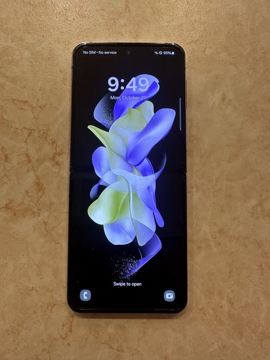 Samsung Galaxy Z Flip 4, 256GB/8RAM