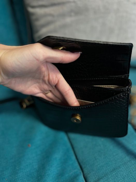 Черна чанта guess