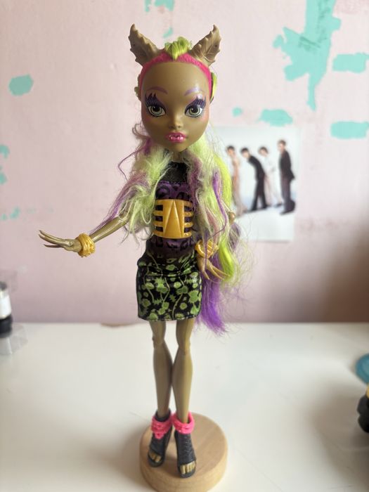 papusi monster high , bratz