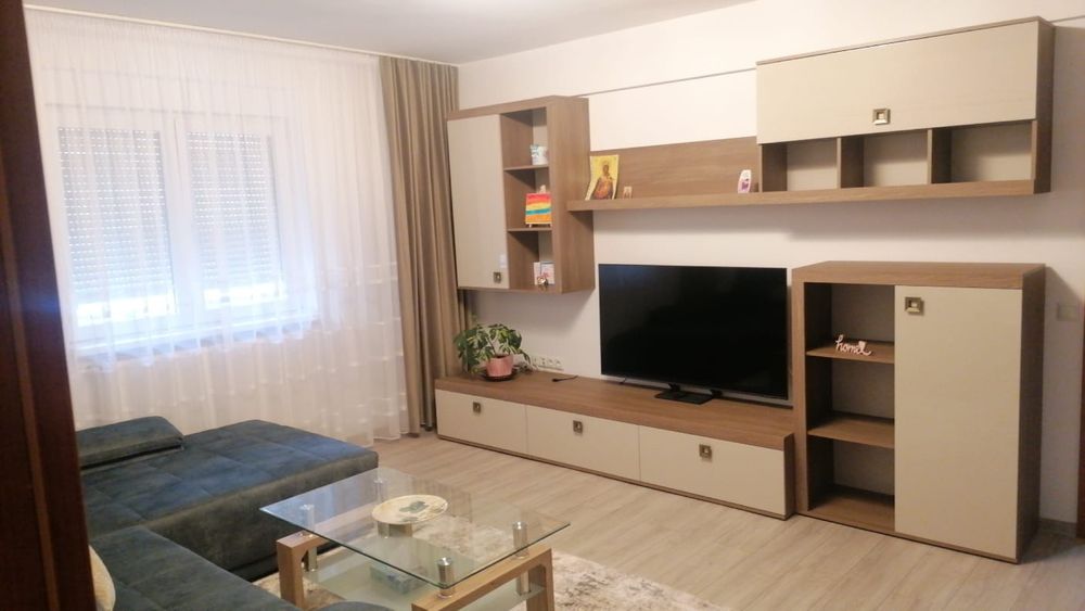 Apartament cu 3 camere de închiriat, bloc nou, zona ultracentrală