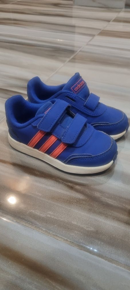 Оригинални Детски сандали и маратонки Adidas номер 25