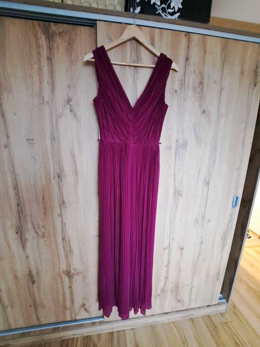 Елегантна дълга рокля в боргунди цвят за повод