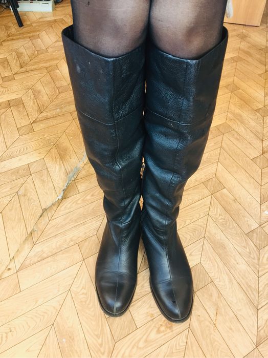 Продам осенние сапоги кожа