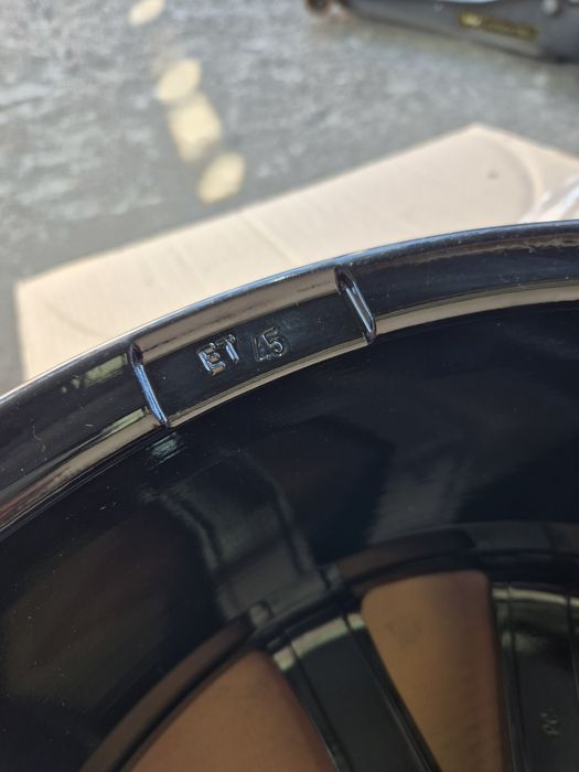 Продавам чисто нови оригинални джанти DEZENT 18 цола 5/112