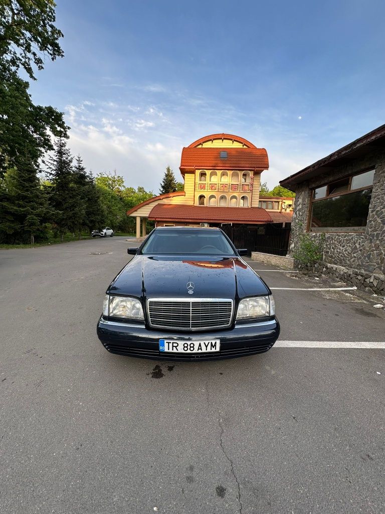 Mercedes S300 (balena)