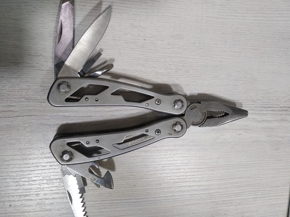 Компактный универсальный плоскогубцы MULTITUL