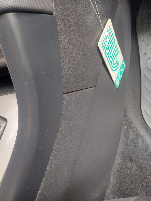 308 1.6 D 2011г. Конзола между предни седалки