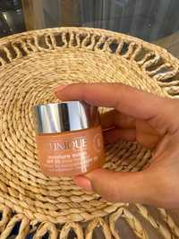 Крем за лице Clinique moisture surge