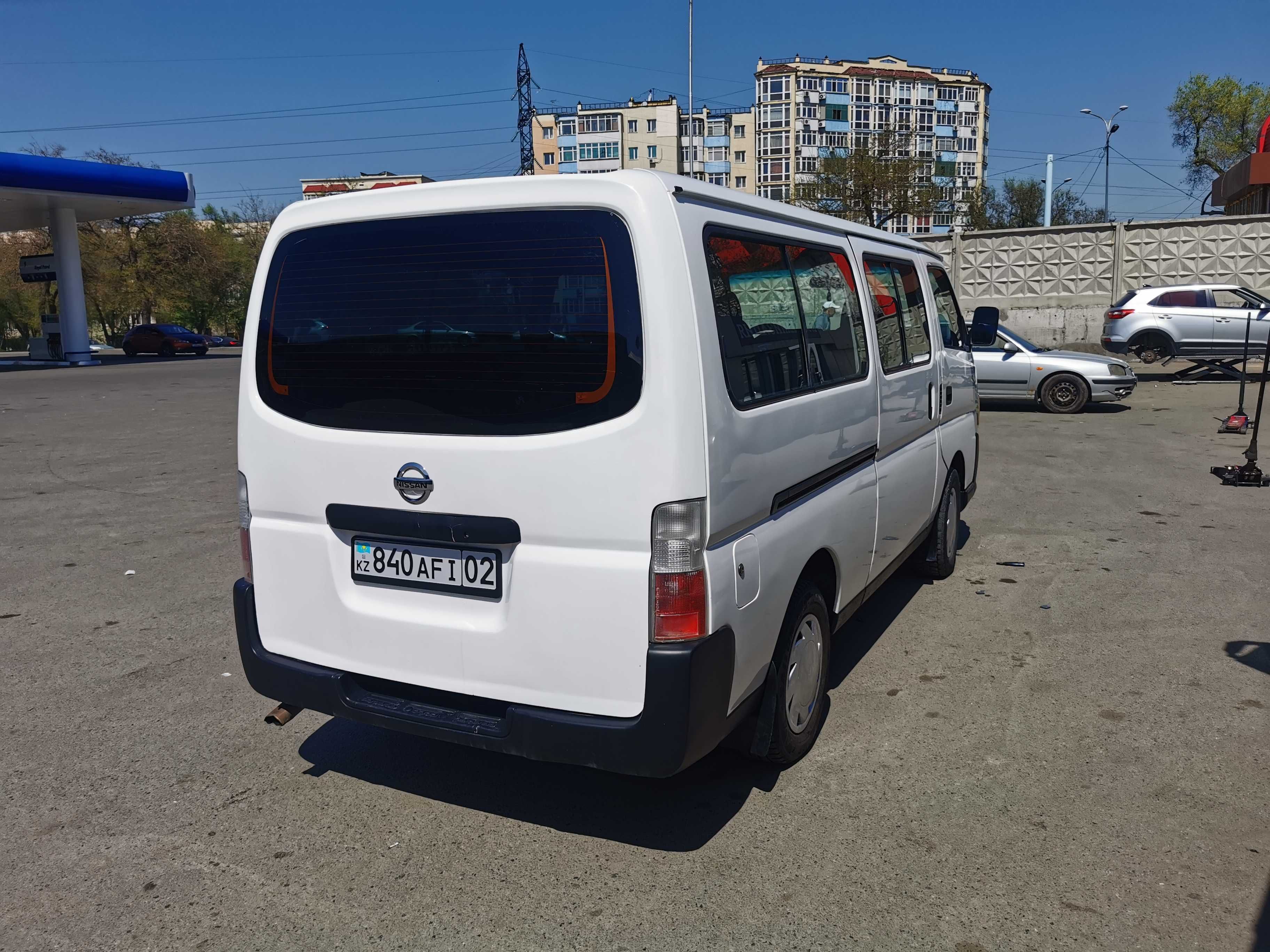 Nissan Urvan E25, 15 местный микроавтобус