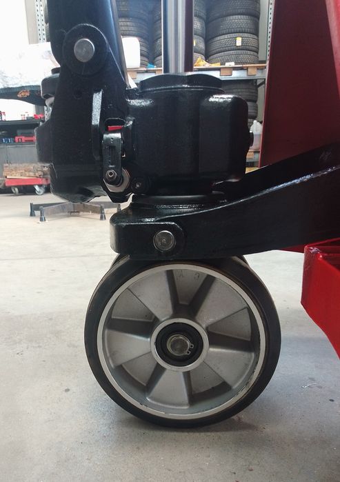 Палетна количка LINDE M25