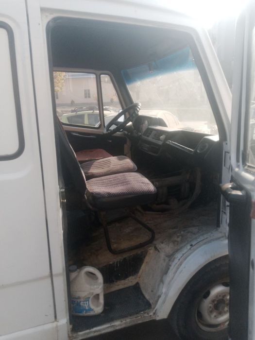 Мерсадесбенс 207