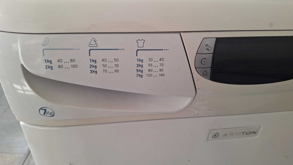 Продавам сушилня Ariston в гаранция