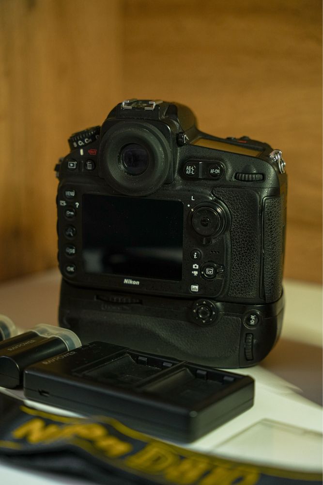 Nikon D810, батлок, 3 объектива, 3 аккум, флешка 16ГБ