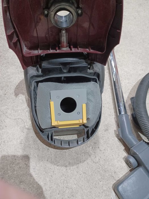 Мощна прахосмукачка L G 1600