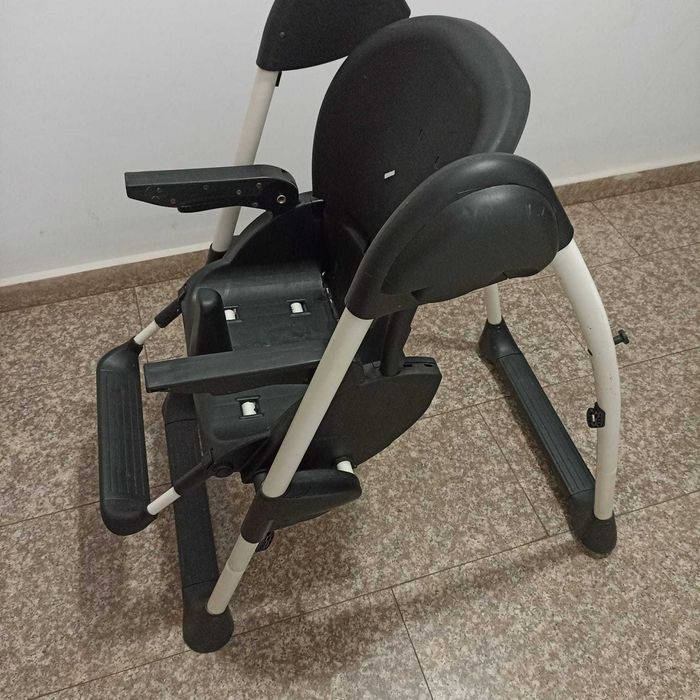 Scaun și masă reglabil pentru bebeluși