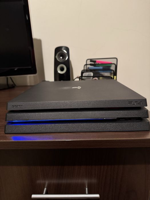 Playstation 4 pro 1Tb + 2 controllere + joc FIFA 2022