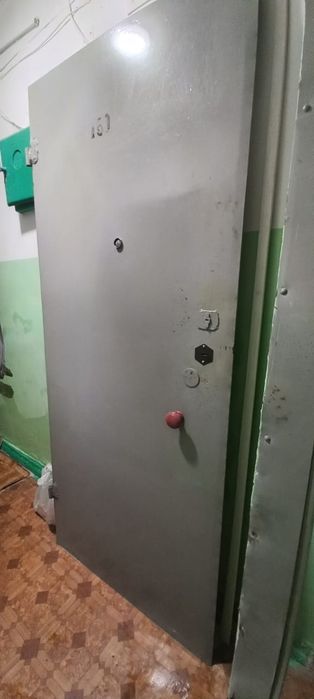 Дверь продам входную