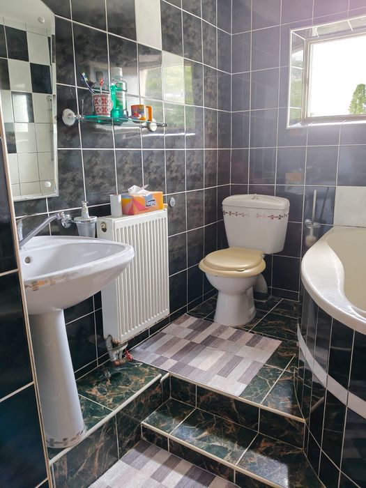 Vând apartament  cu 3 camere