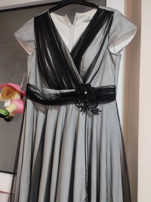 Rochie de ocazie cu un bust de 100neintins si se mai intinde