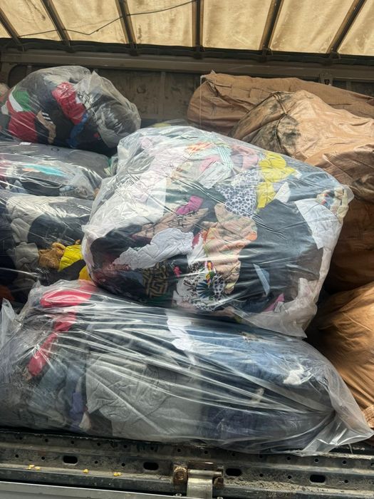 Vând sac de haine crema