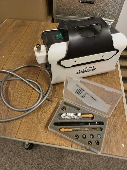 Апарат микродермабразио с контрол на вакуума за екфолиация на кожата