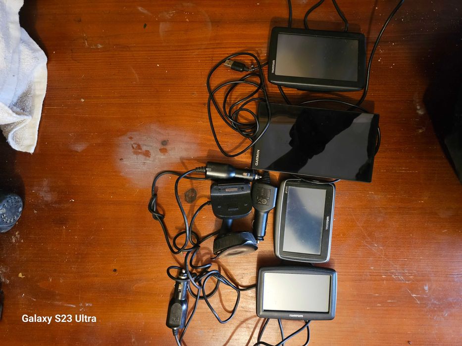 Vand gps uri TomTom si Garmin
