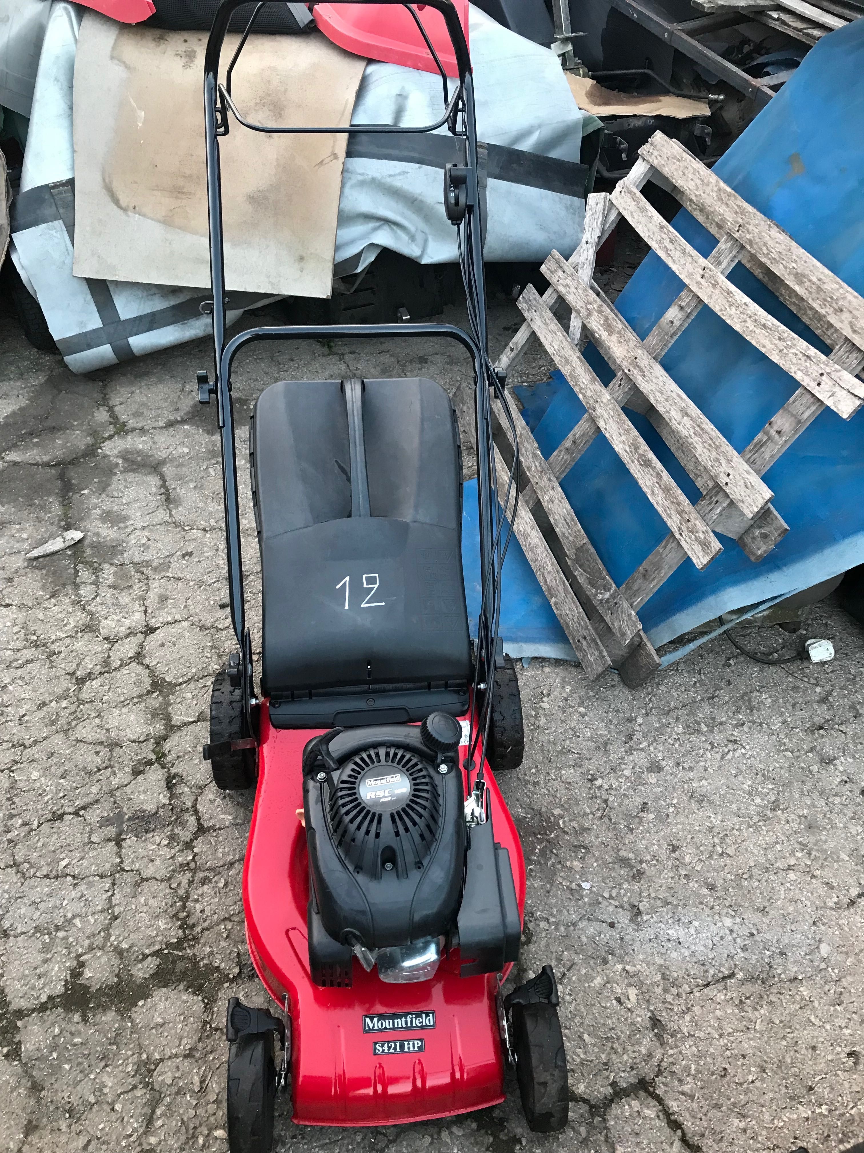 12. Самоходна моторна косачка Mountfield 4.0 hp
