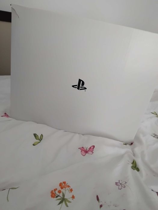 Vand Ps5 fortnite edition fara disk,1Tb si 120 de frameuri urgent!