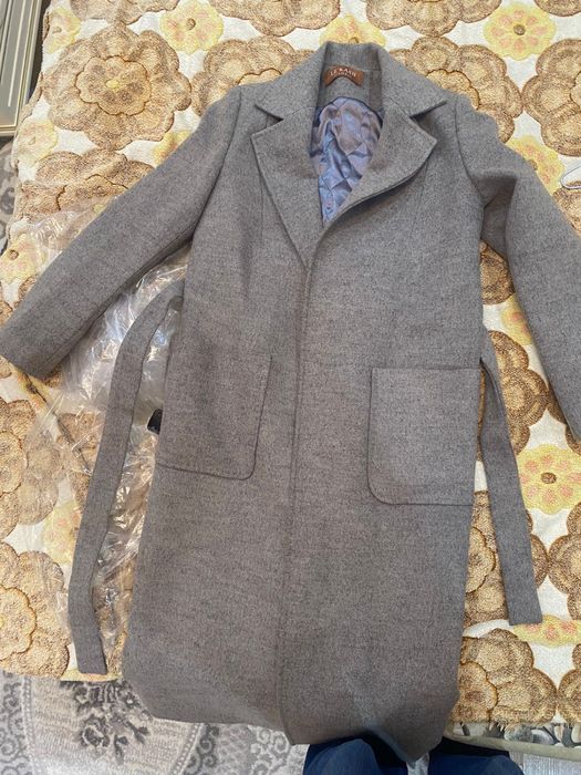 Пальто демисезонное новое. 44 размер. Страна Турция