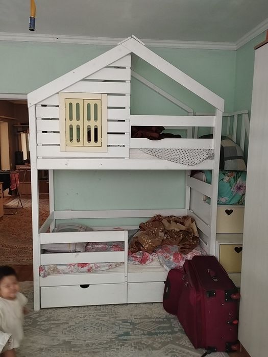 Двухъярусный кровать